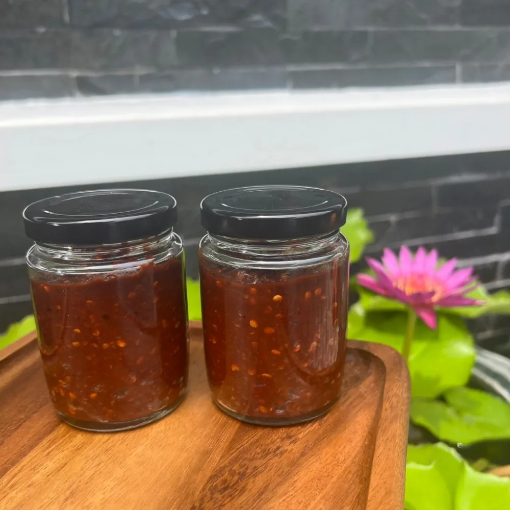 น้ำพริกปลาหมึก ทำจากเนื้อปลาหมึก รสแซบ หอมอร่อย ไม่ใส่สาร กระปุกล่ะ 300 กรัม